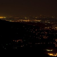 A je úplná tma! Vlevo je vidět část Ostravy, přímo pod námi je Čeladná a Ostravice, kousek dál Frýdlant. A na obzoru je vidět Havířov