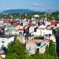 Pohled z Piastovské věže na Polský Těšín a Polské Beskydy