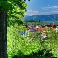 Pohled z parku na Český Těšín a Beskydy